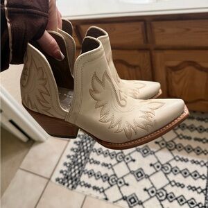 Ariat Cream Embroidered Ankle Booties